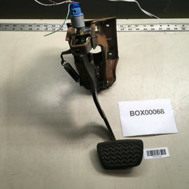 2002 2006 TOYOTA CAMRY FRONT LEFT DRIVER SIDE BRAKE STOP PEDAL W/ BRACKET OEM+