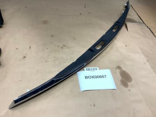 2011 2014 CHRYSLER 200 REAR TRUNK CENTER LICENSE NUMBER LIGHT BEZEL MOLDING OEM+